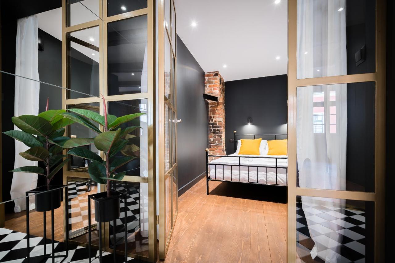 Apartment 1555 Iii *